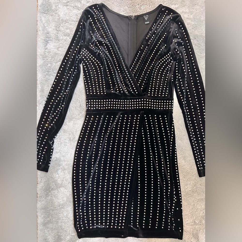 Sparkly homecoming dress side slit with sleeves, knee length